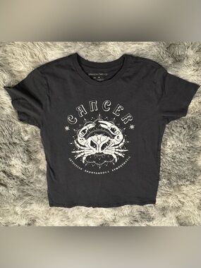 Grayson Threads Cancer Zodiac Graphic Tee Women’s Medium Black Astrology Shirt